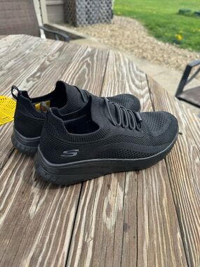 Woman's Sketchers Work 108145 Squad Chaos Slip Resistant Shoes Size 8